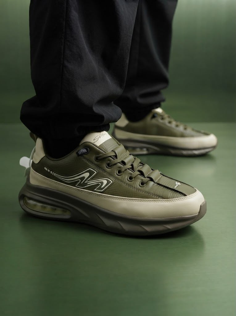 MONSTER Sneakers