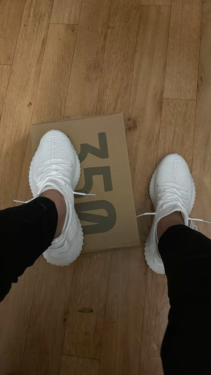 ADI - Yzzy 350 ( ALL WHITE)